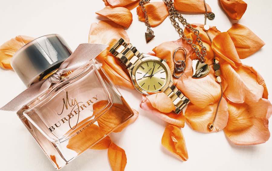 Discover the world of beauty and perfumes